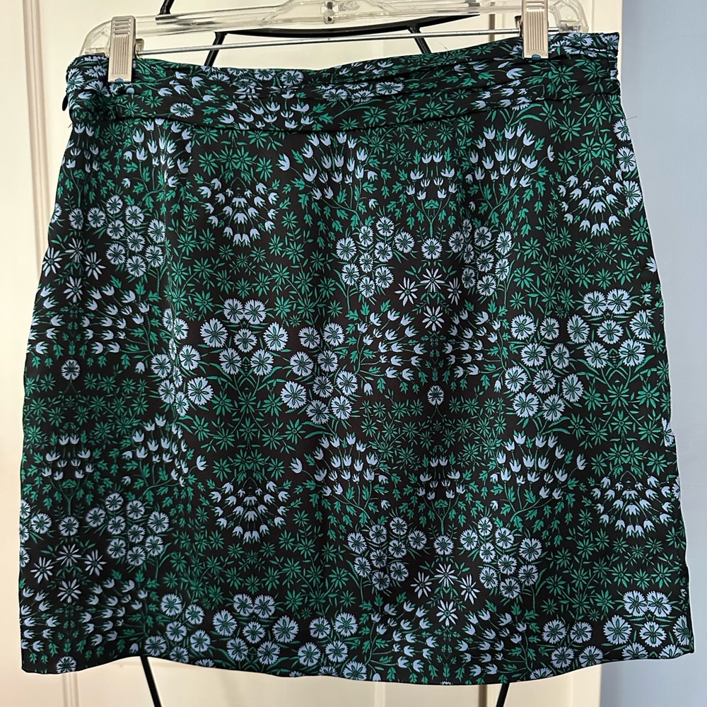 BR Short Floral Faux Wrap Skirt - Picture 3 of 5